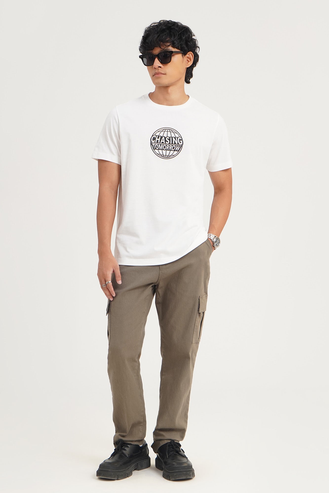 987936-Off White (1).jpg