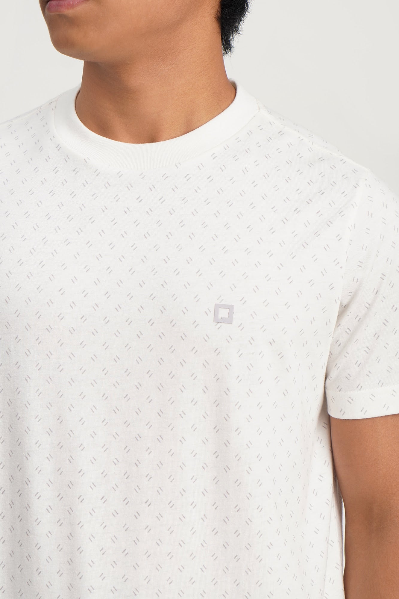 988748-Off White (3).jpg