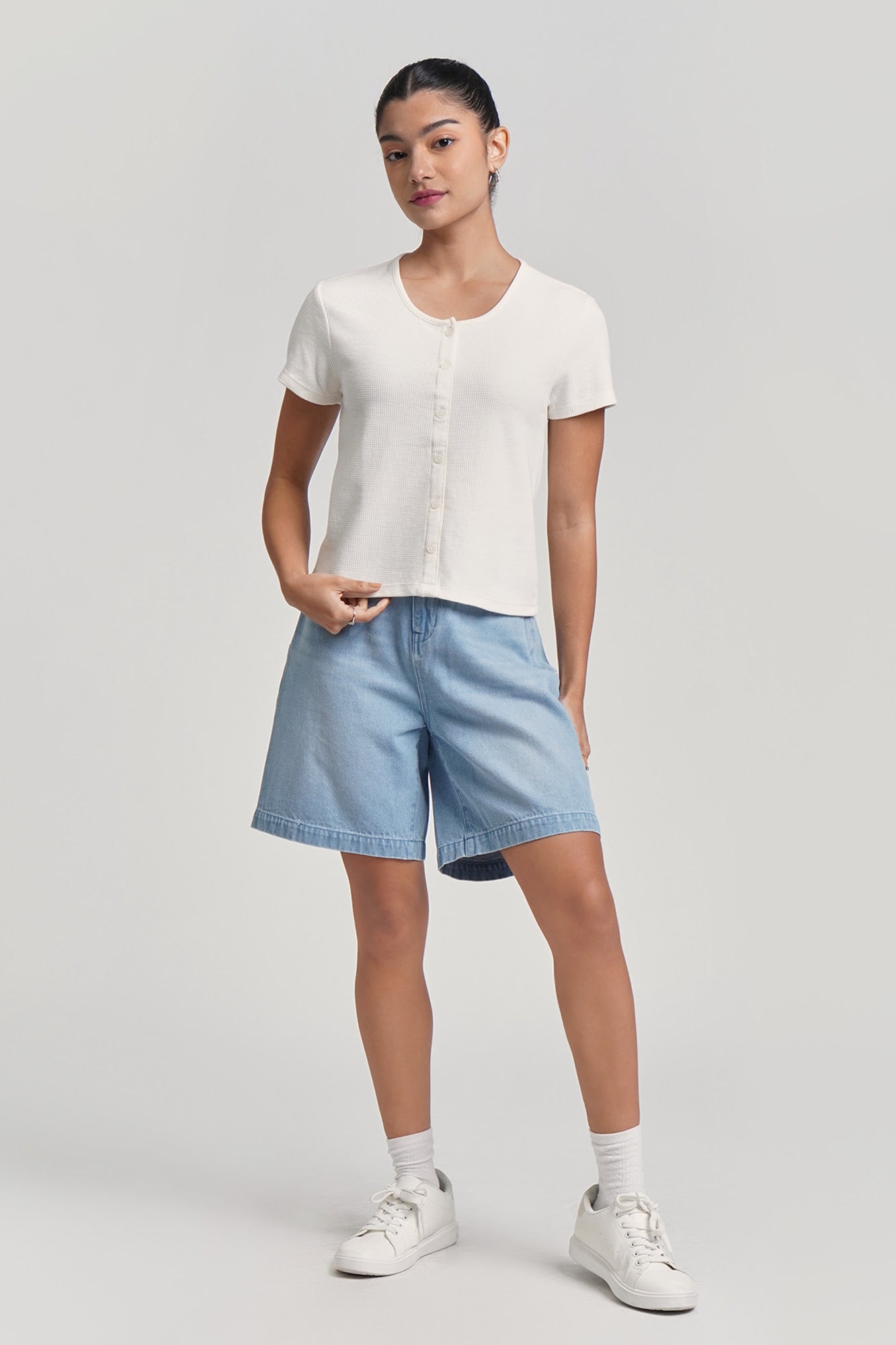 988908-Off White (1).jpg