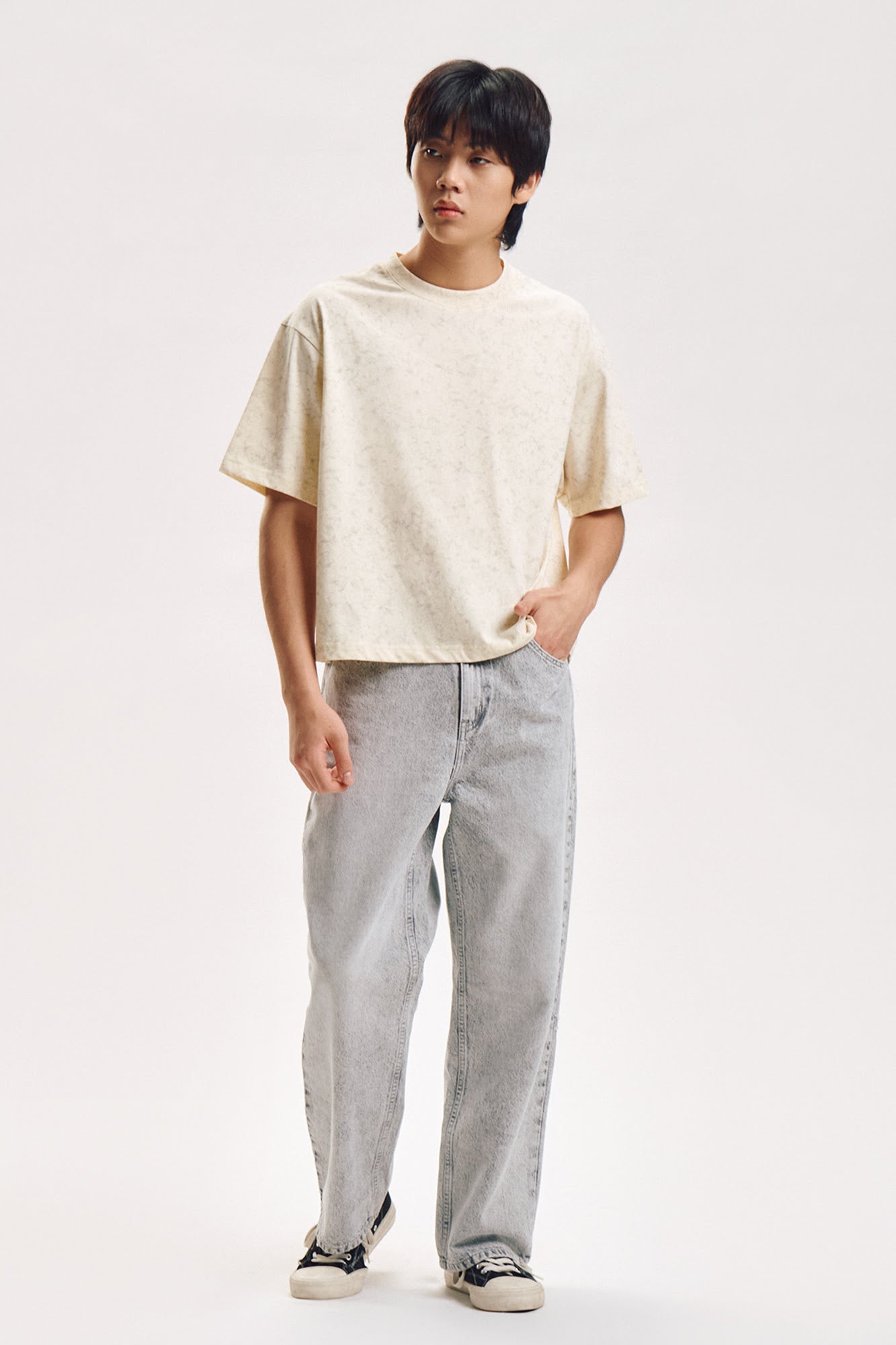 989276-Eggshell White (1).jpg