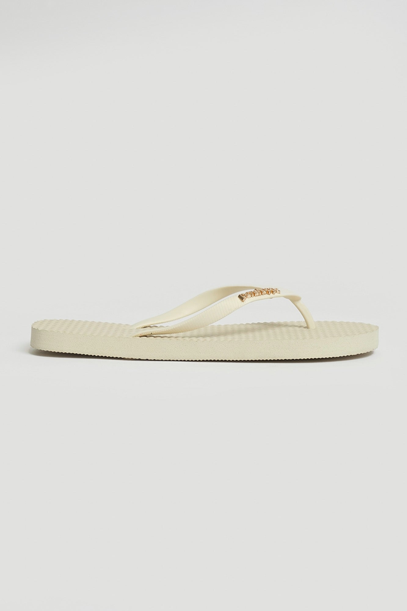 Material flip flops womens deals
