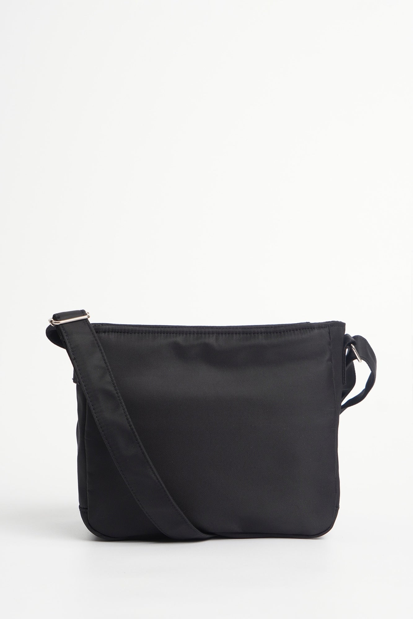 Nylon Messenger Bag with Woven Label – PENSHOPPE