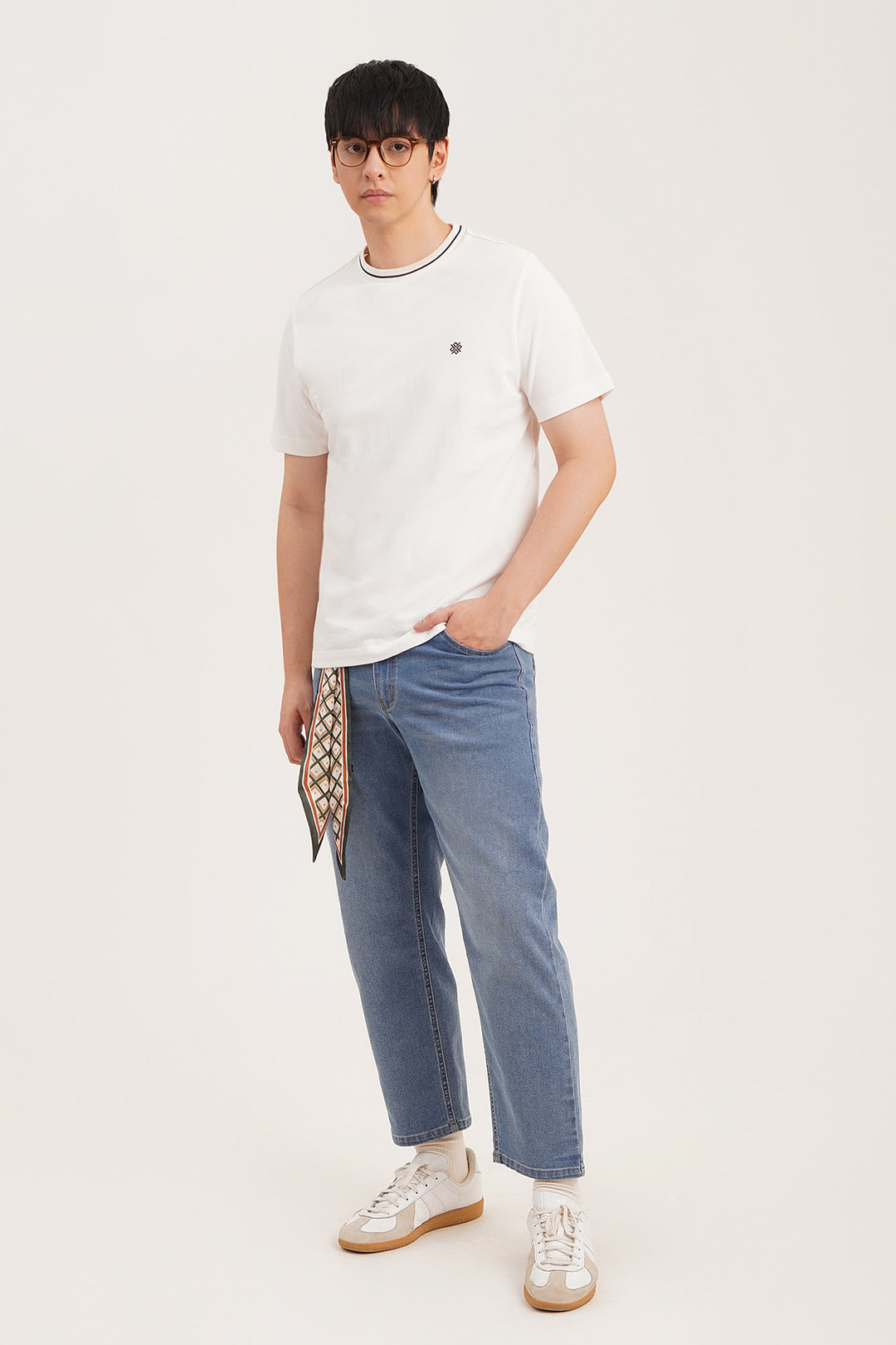 985897-White (1).jpg