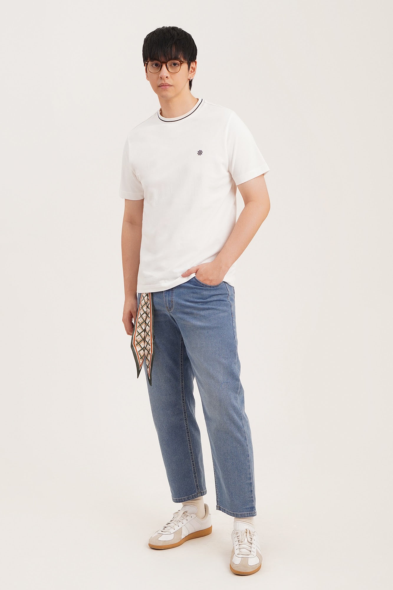 985897-White (1).jpg