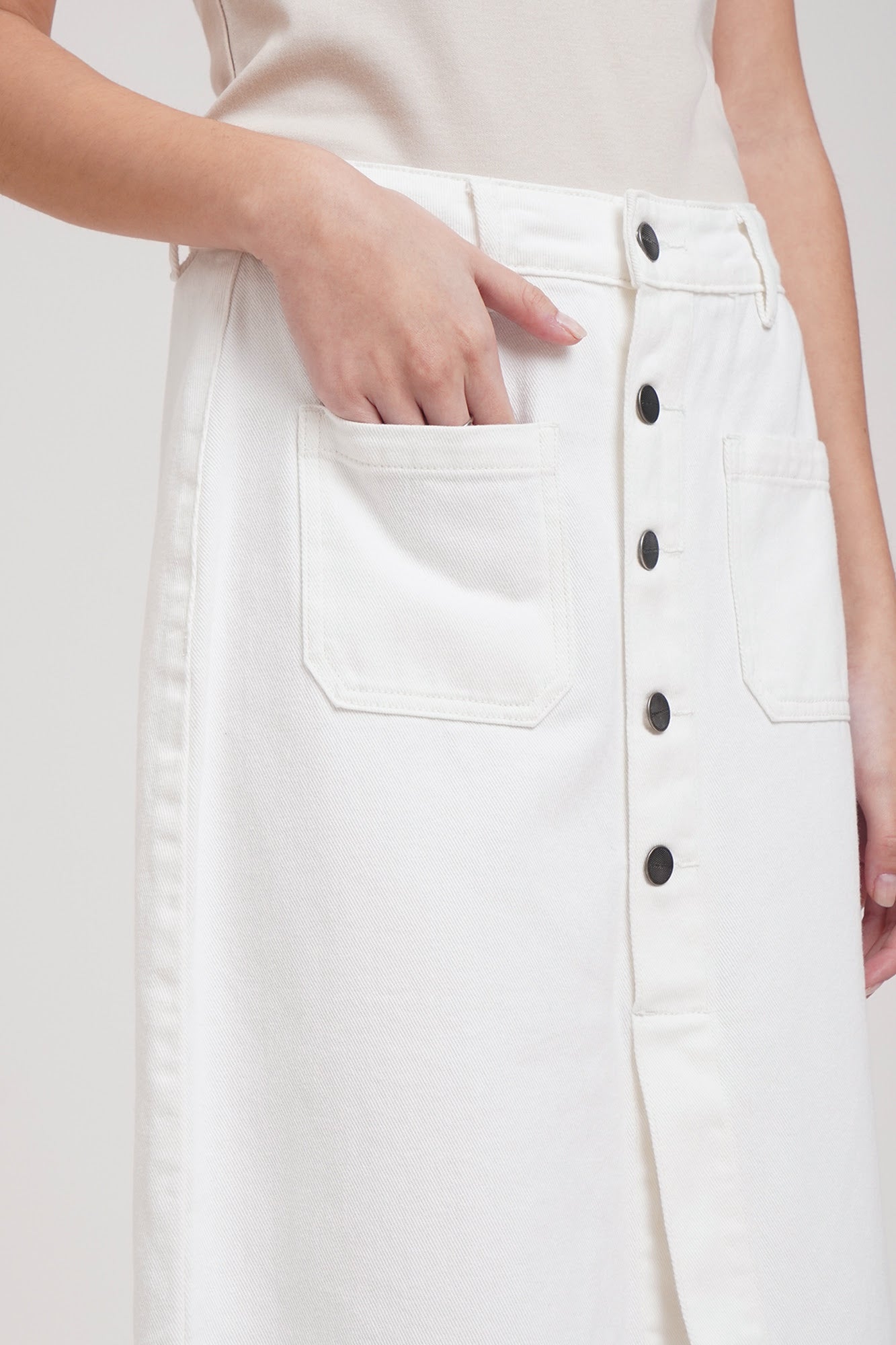 986189-White (4).jpg