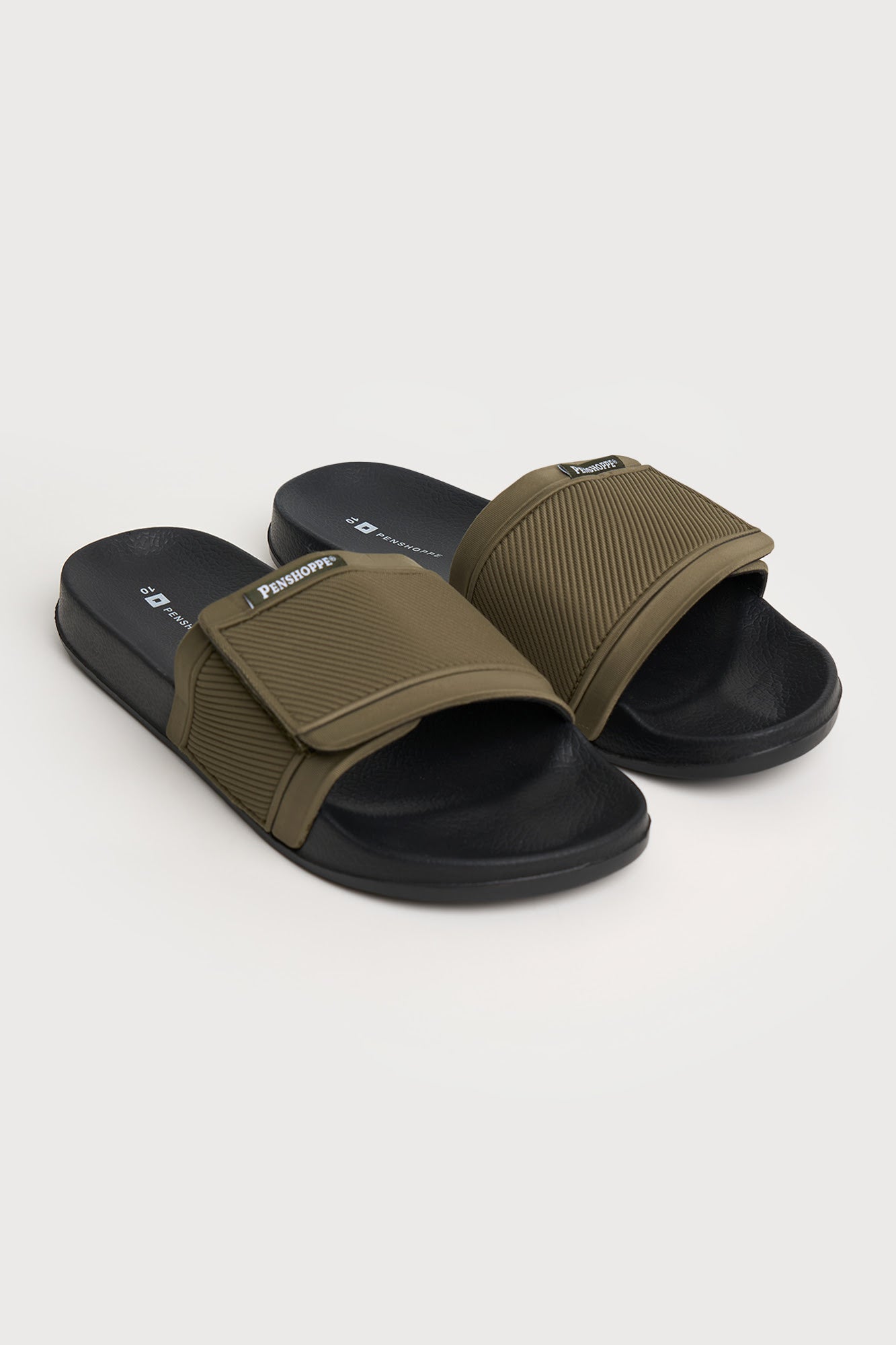 Men's Flip Flops with Contrast Outsole – PENSHOPPE