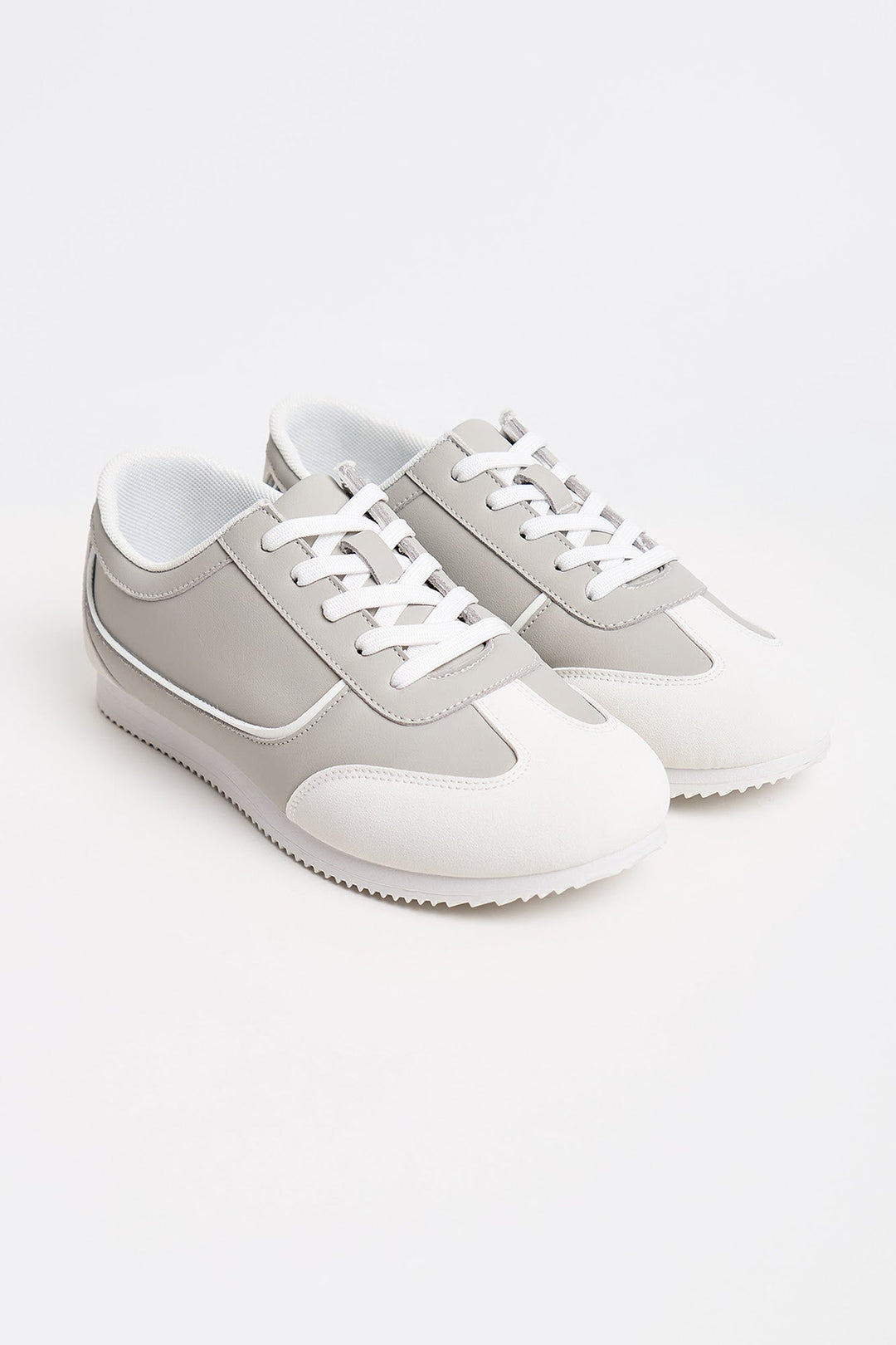 Women's Leather Sneakers with Contrasting Outline
