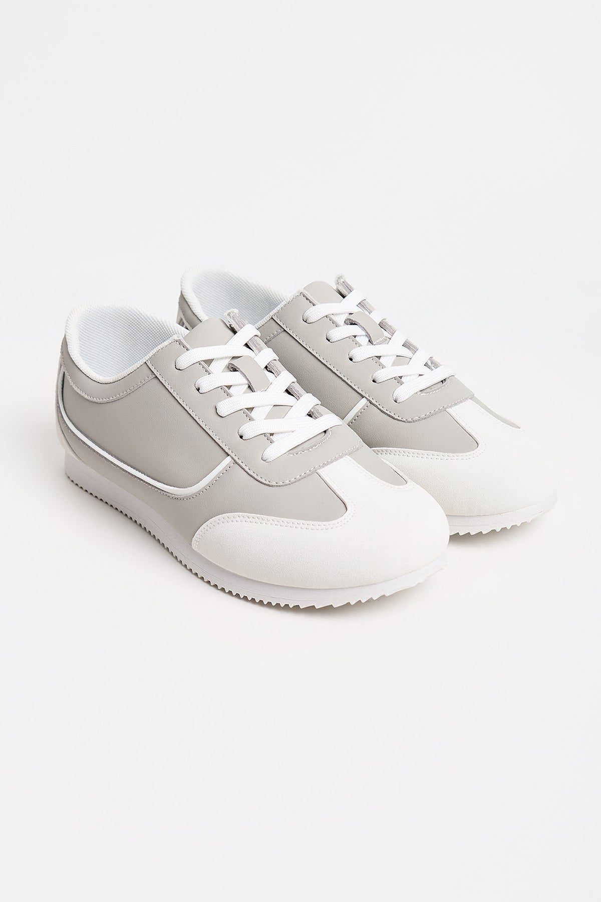 Women's Leather Sneakers with Contrasting Outline