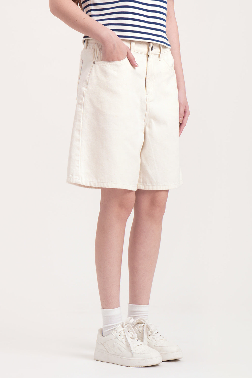 988447-Off White (1).jpg