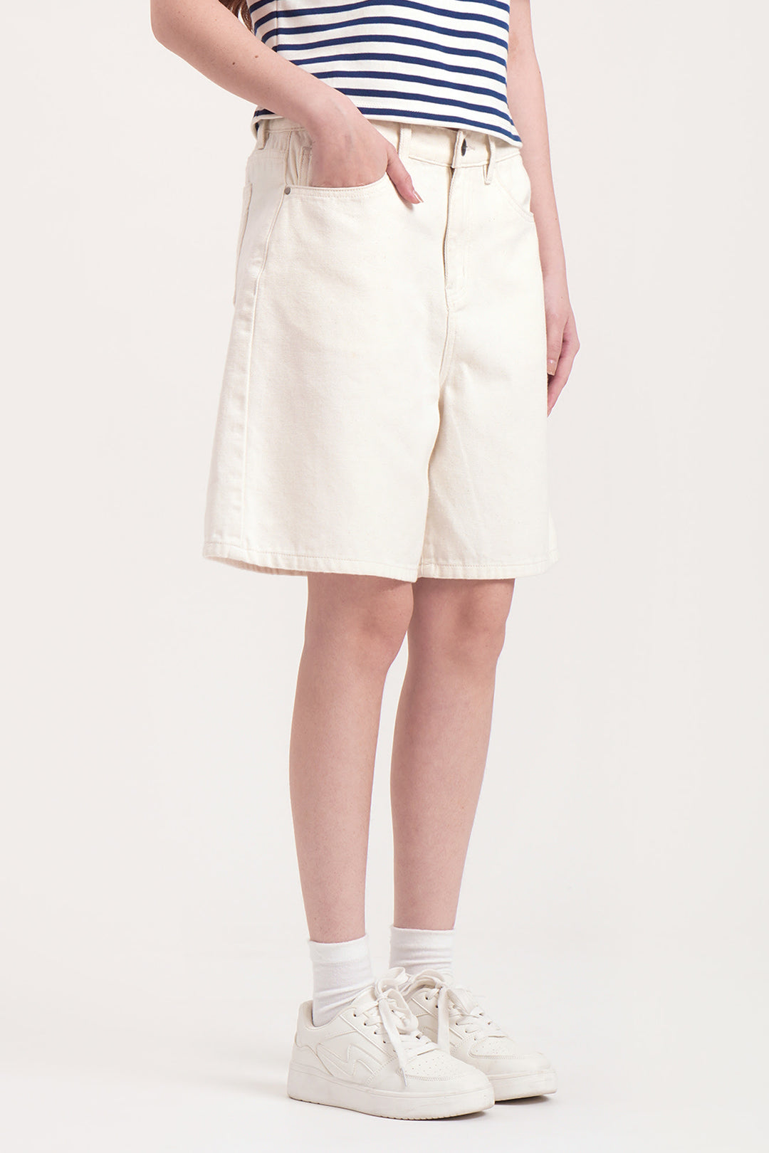 988447-Off White (1).jpg