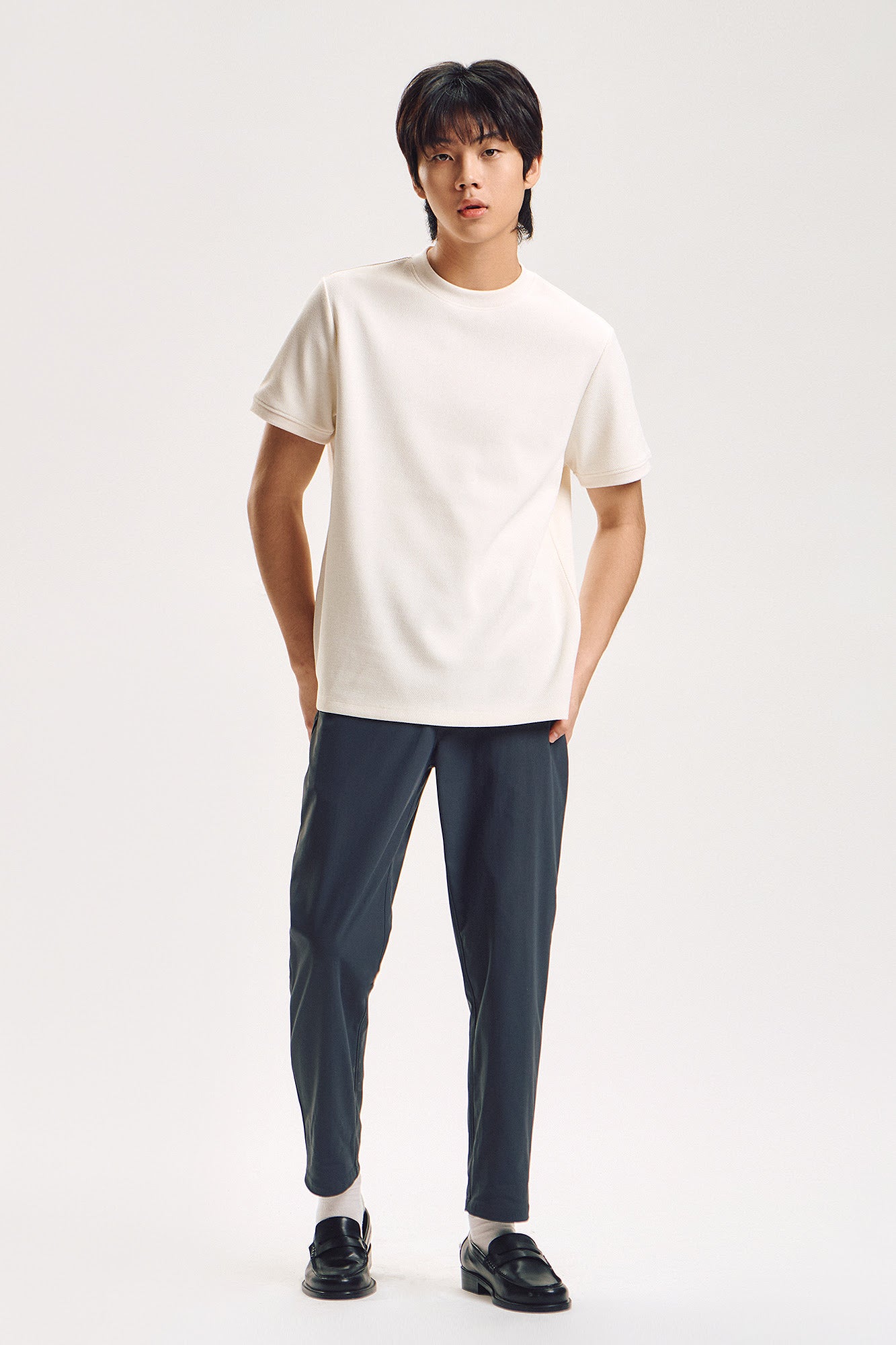 989194-Off White (1).jpg