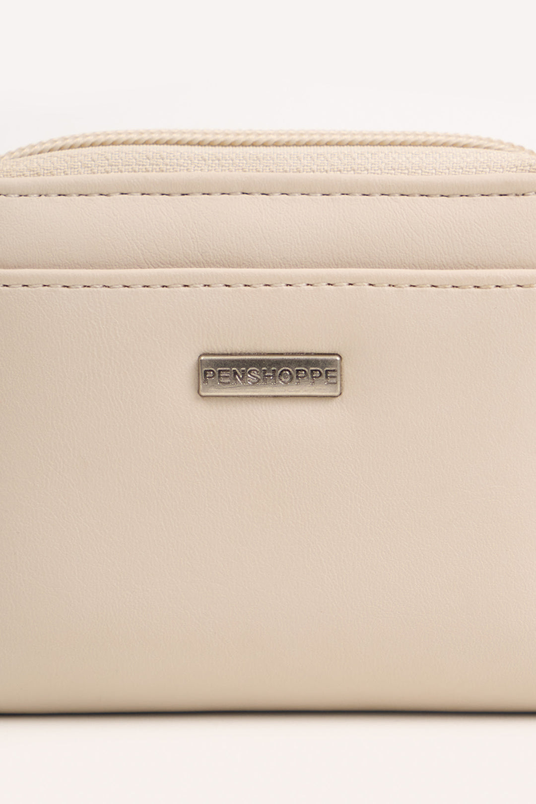 989227-Off White (1).jpg