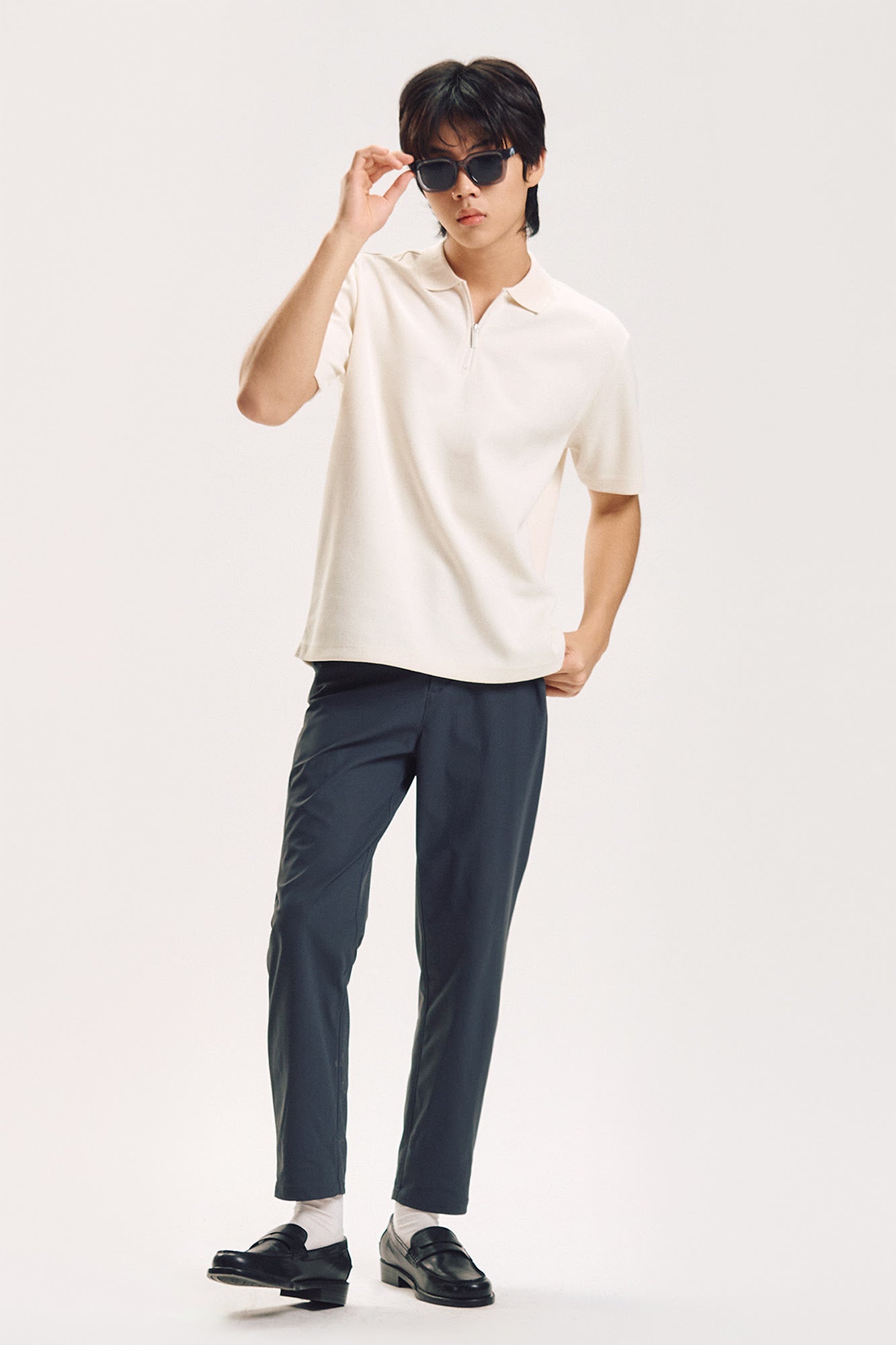 989478-Off White (1).jpg