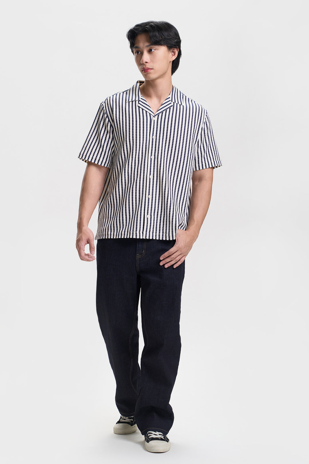 989662-Off White (1).jpg