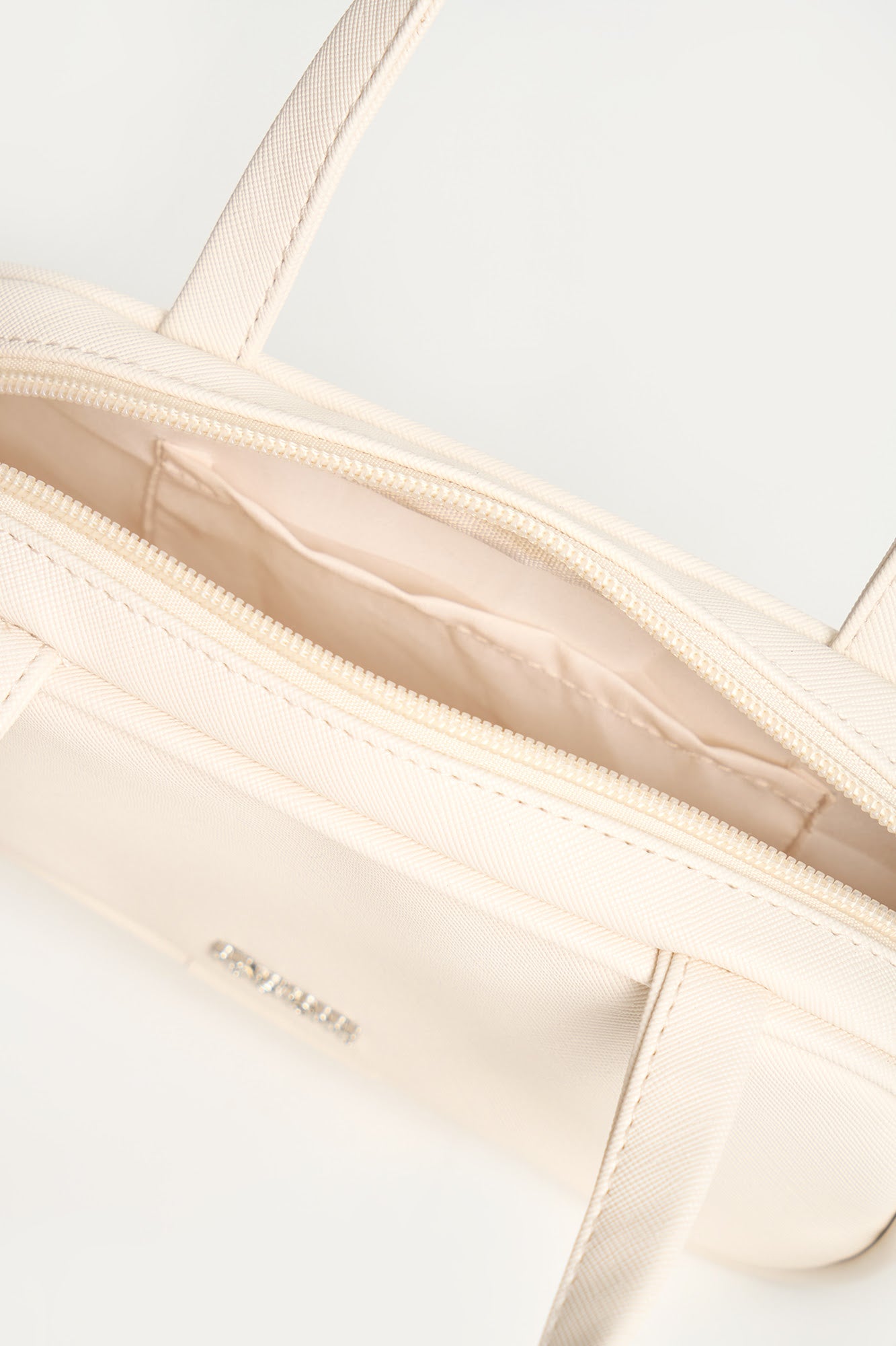 989933-Off White (5).jpg