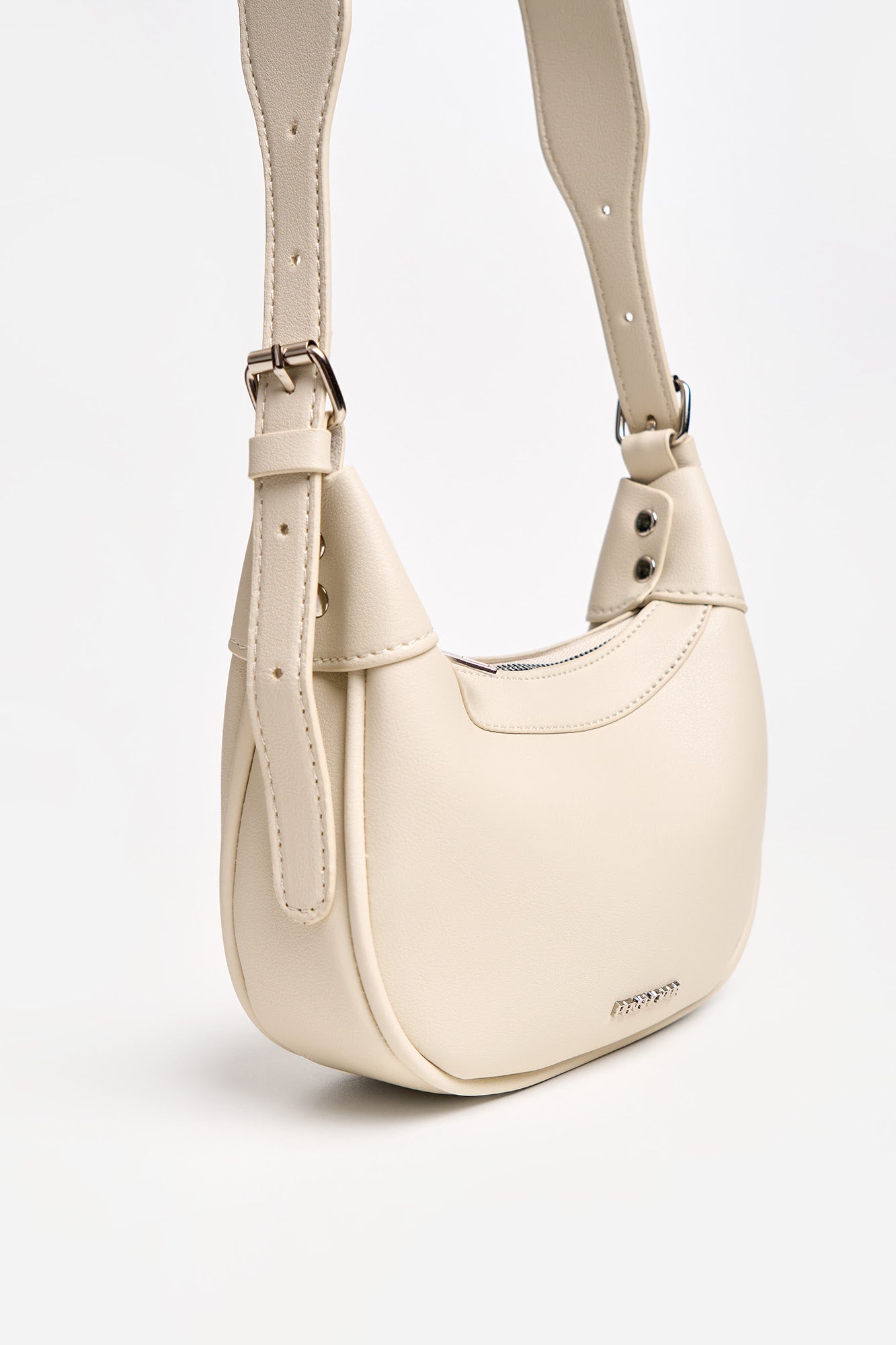 989934-Off White (3).jpg