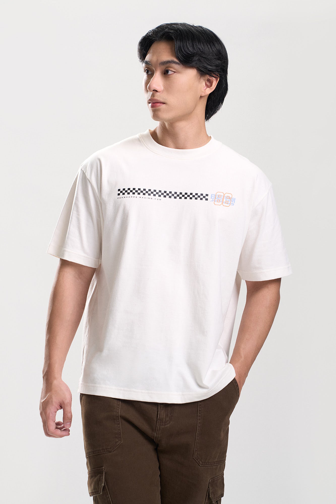 トップス shishikui holed north / WHITE Eighty Six Relaxed Graphic T-Shirt – PENSHOPPE
