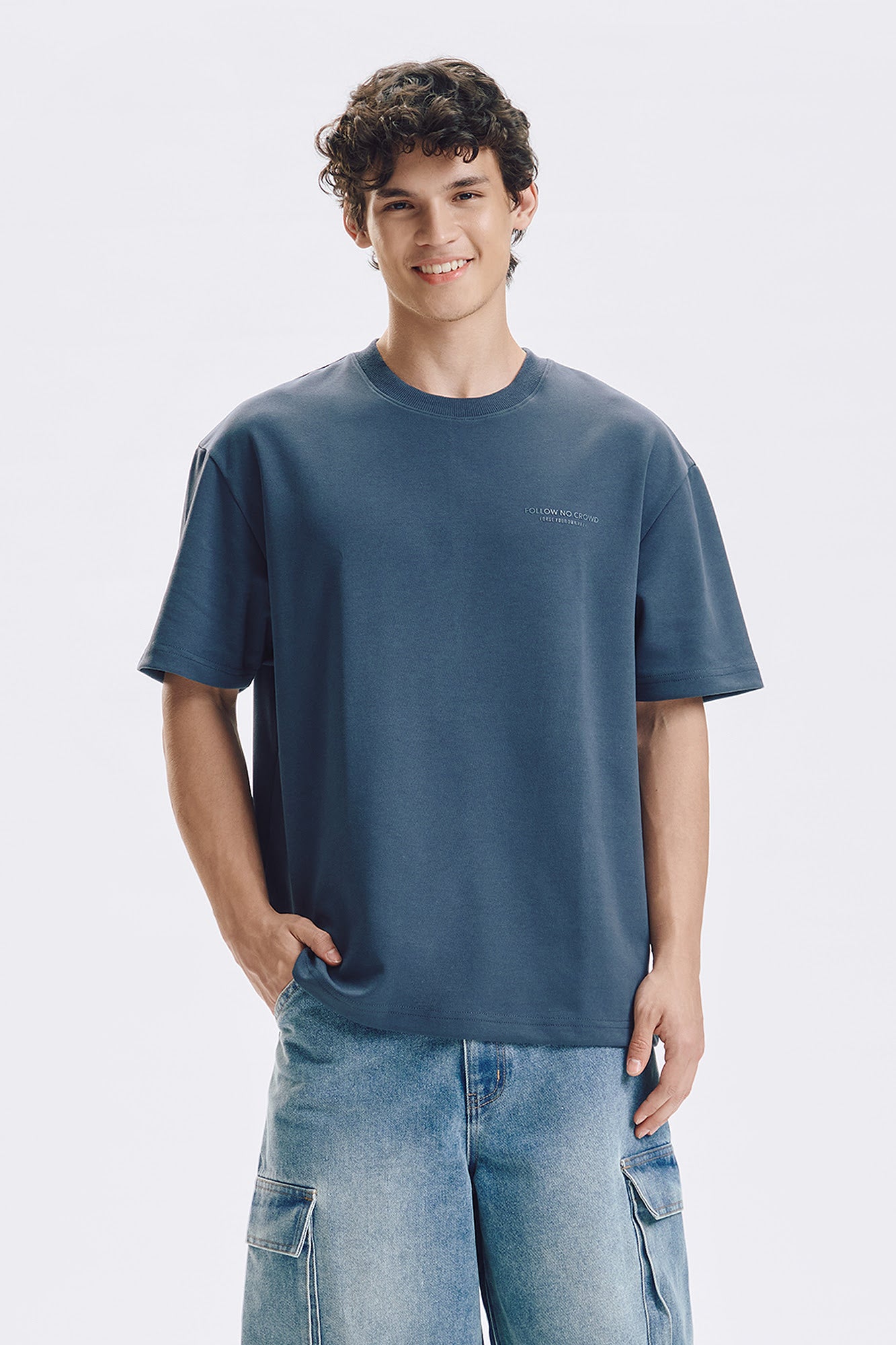Follow No Crowd Relaxed T-Shirt – PENSHOPPE