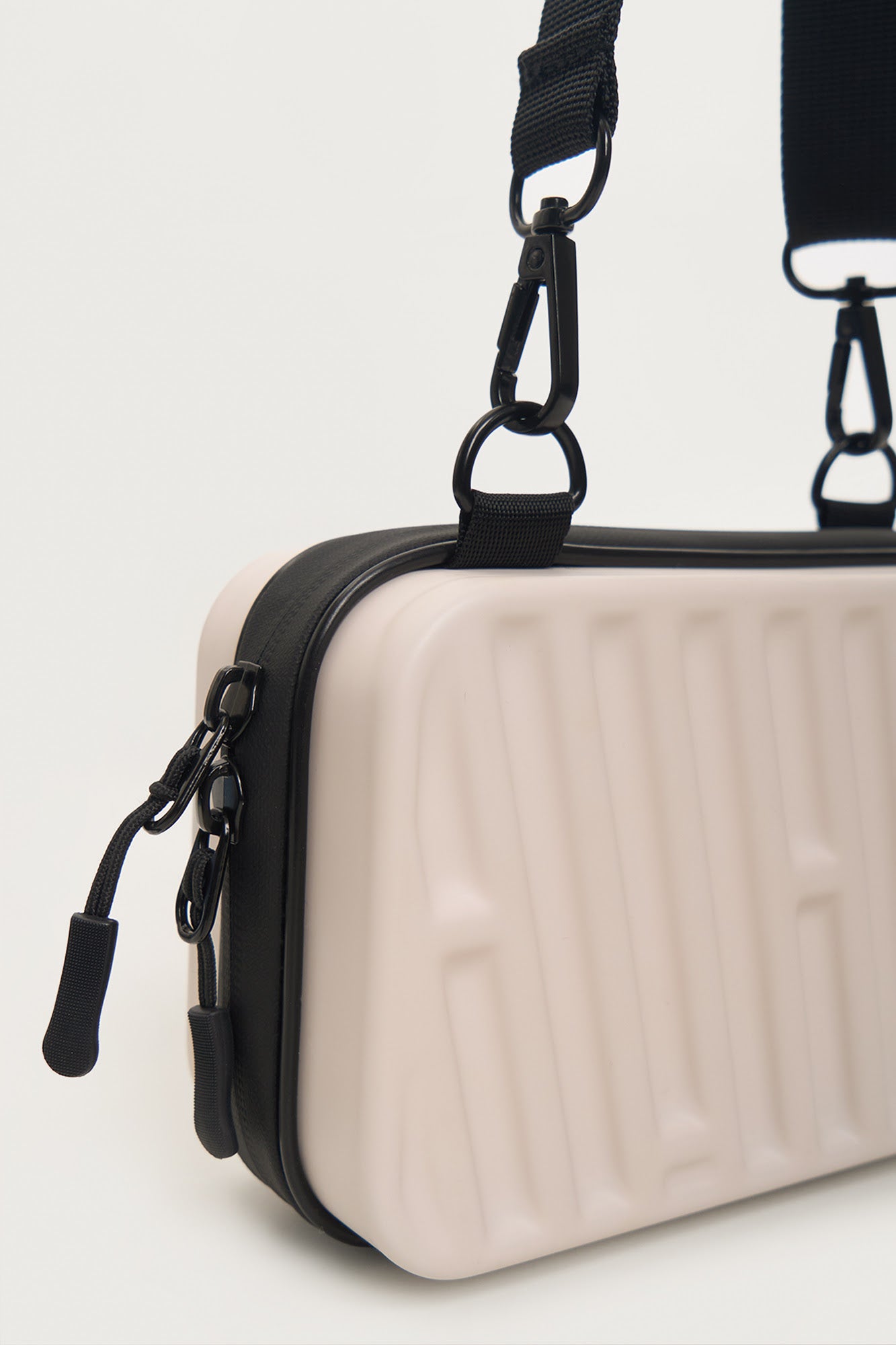 991651-Off White (1).jpg