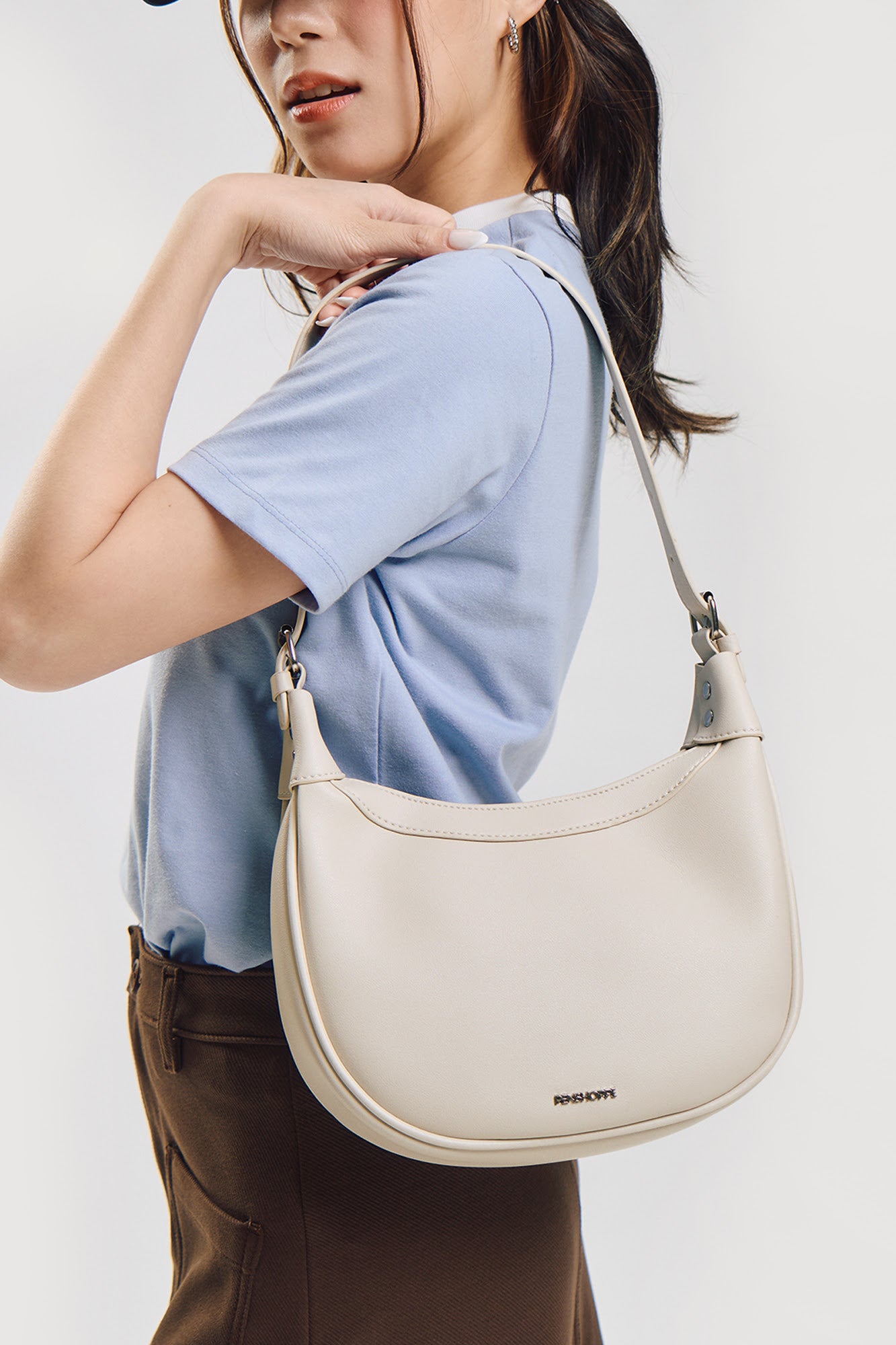 991936-Off White (1).jpg