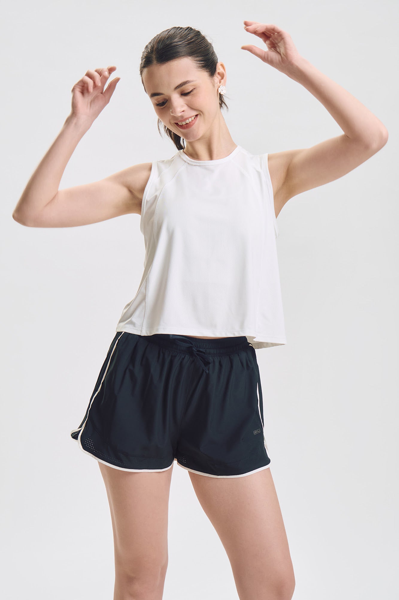 994555-Off White (1).jpg