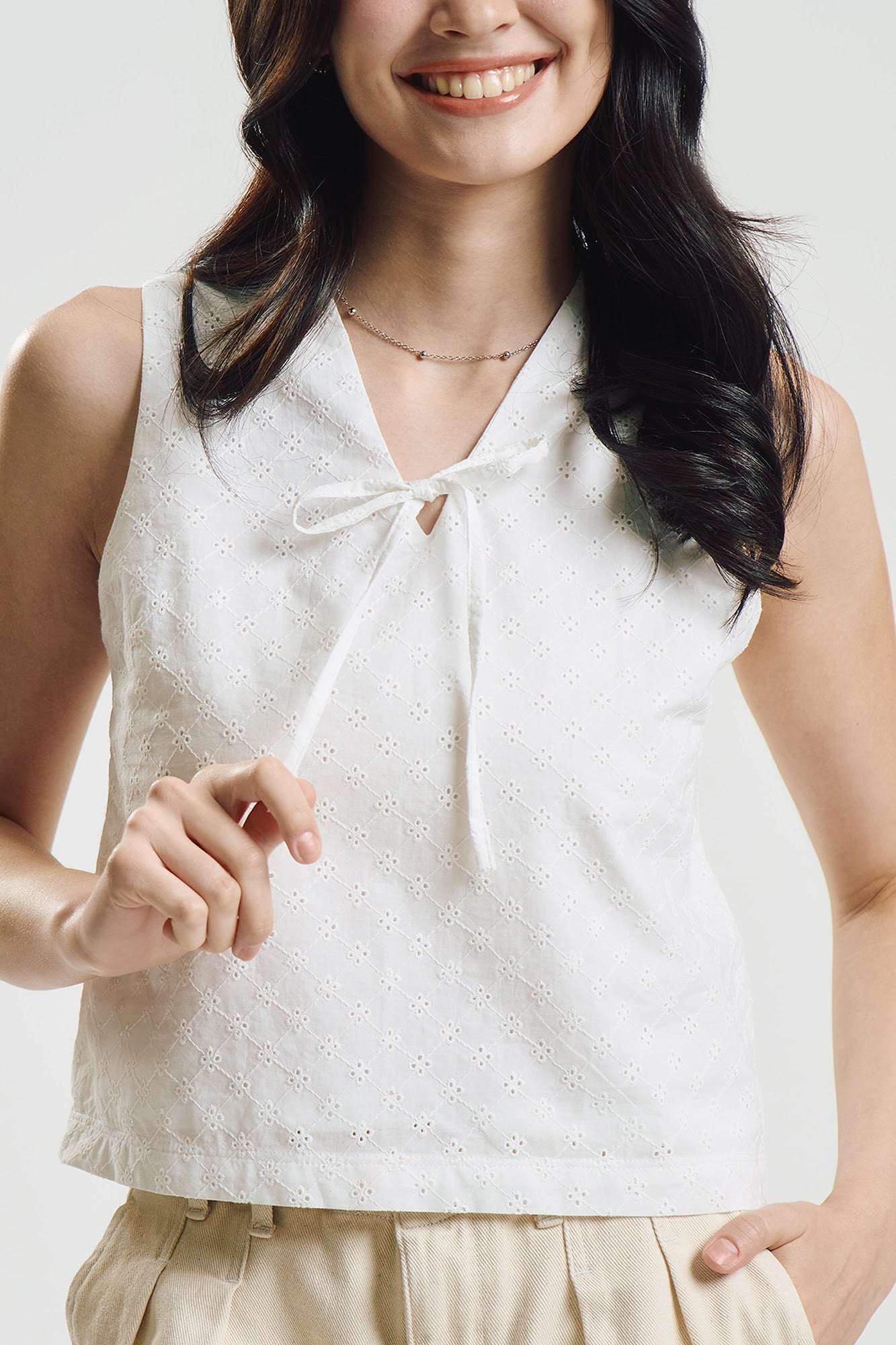 994636-Off White (1).jpg