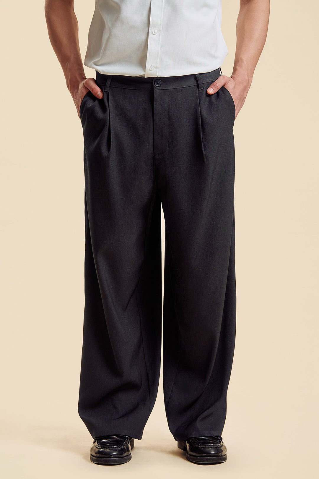 Drees Code Wide Fit Pleated Pants