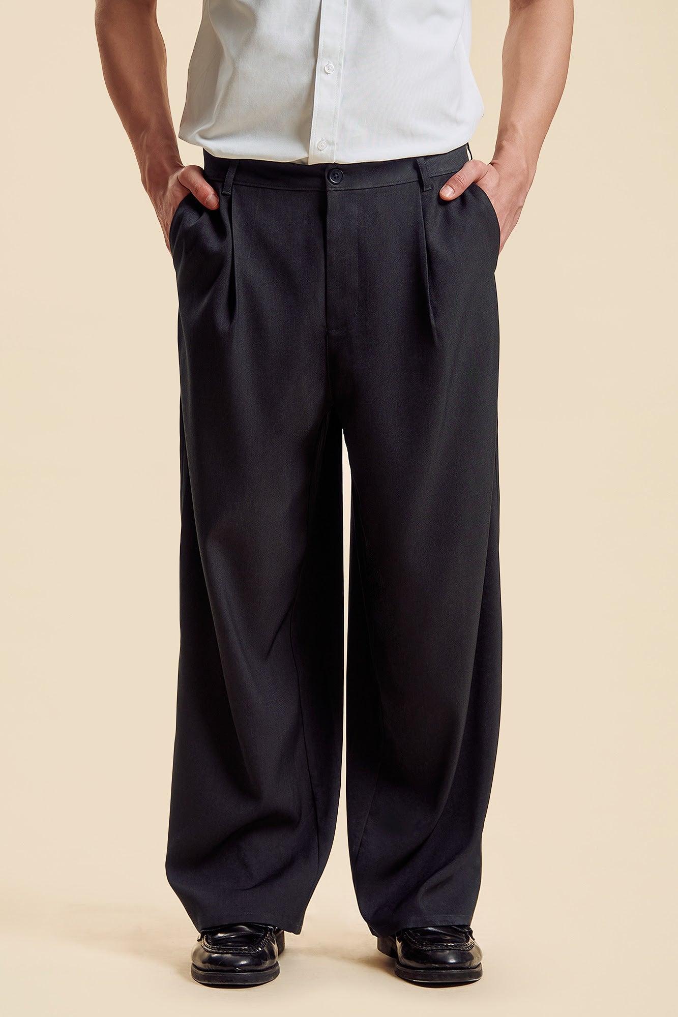 Drees Code Wide Fit Pleated Pants