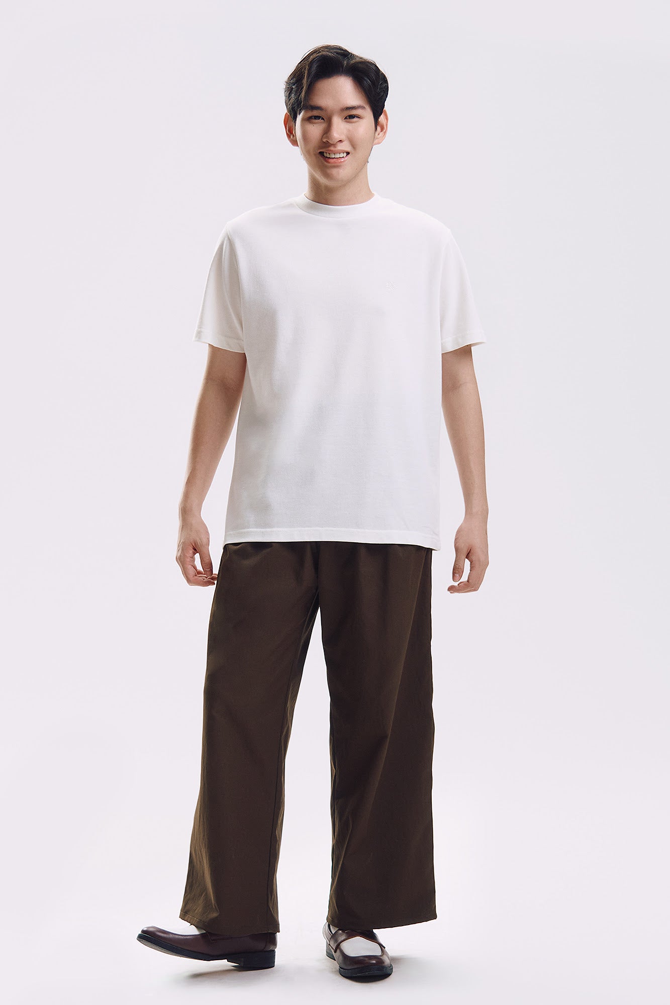 995339-Ivory (1).jpg