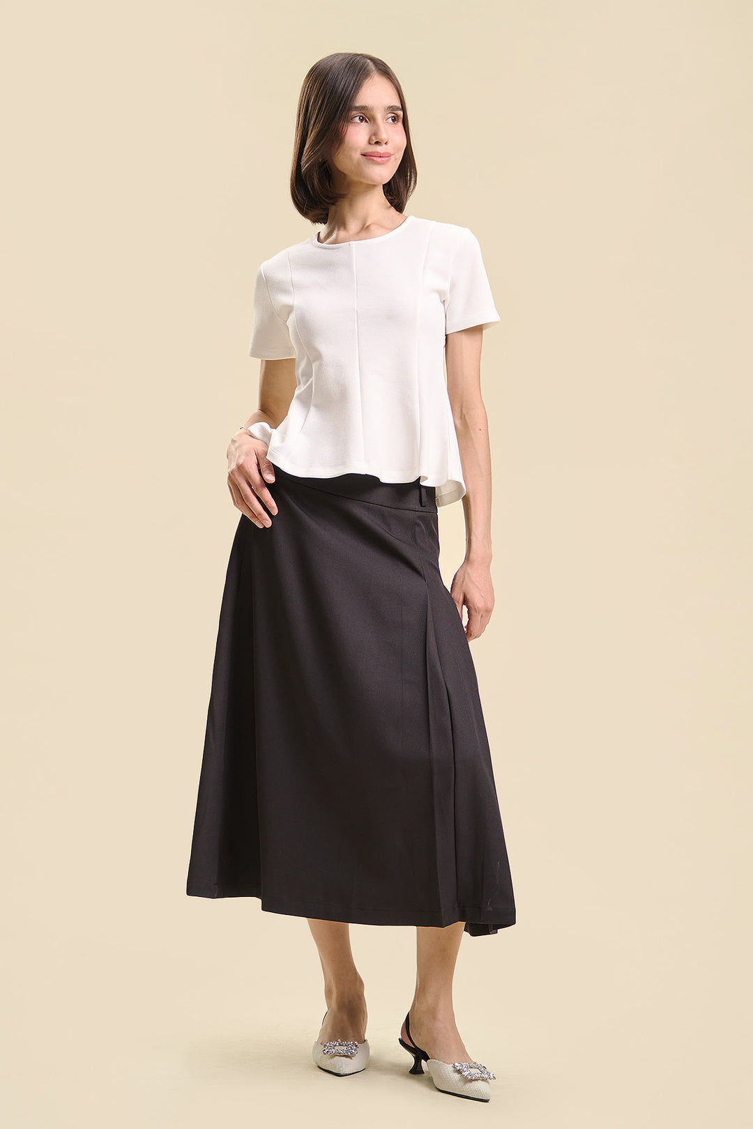 995944-Off White (1).jpg