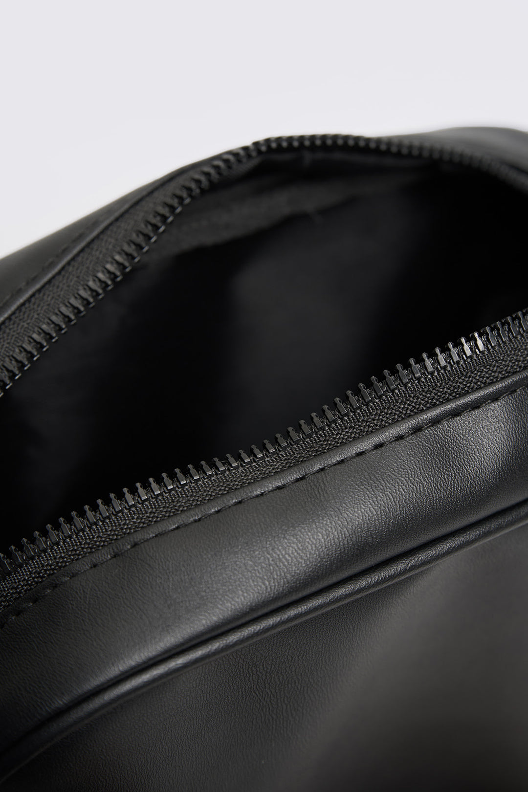 995989-Black (1).jpg