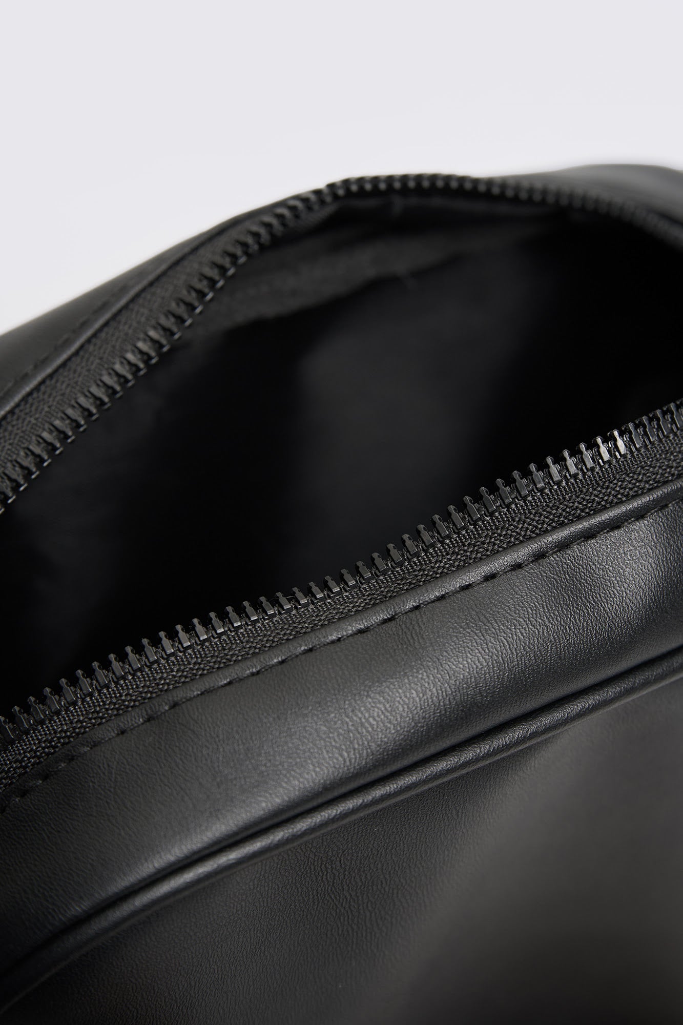 995989-Black (1).jpg