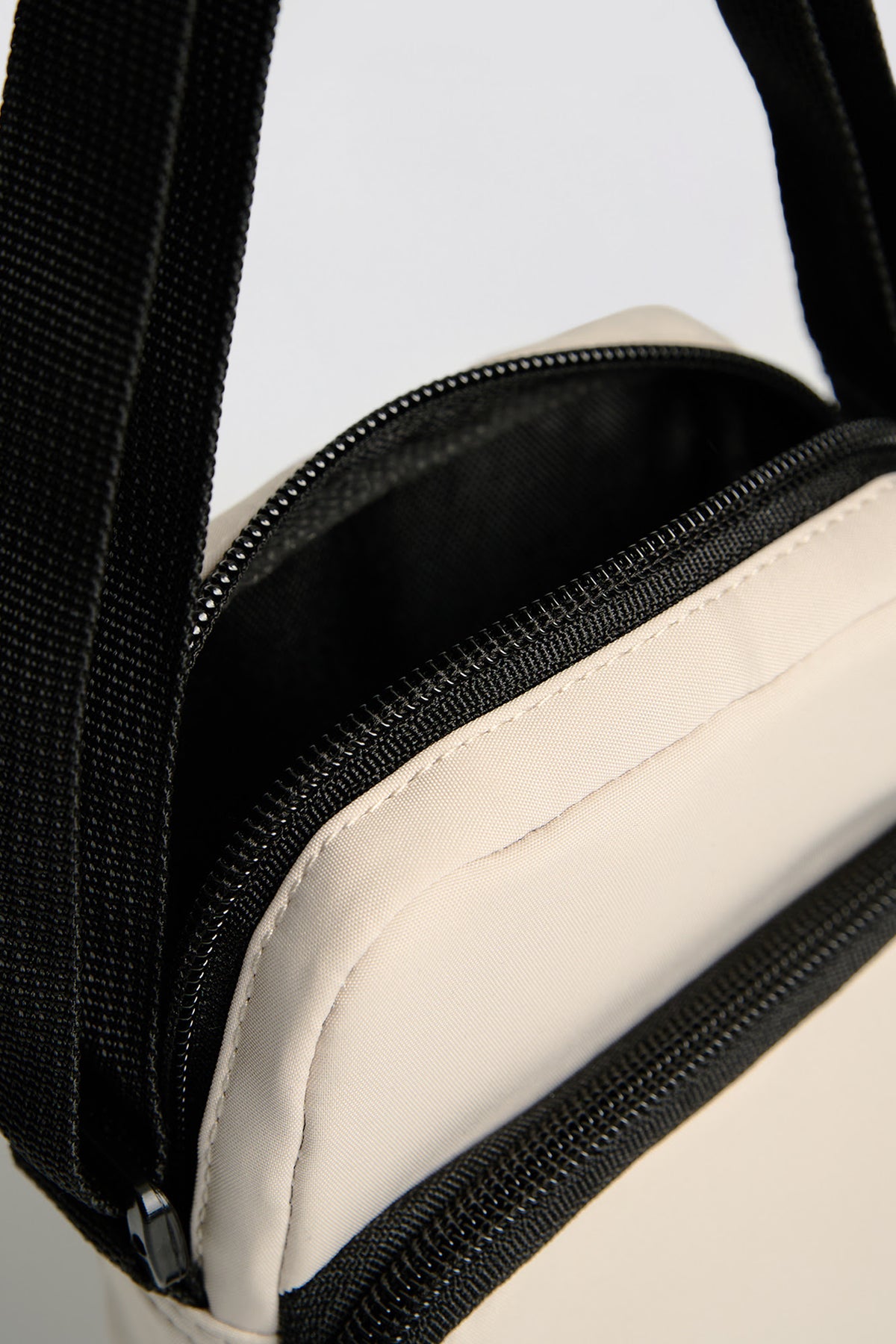 996322-Off White (3).jpg