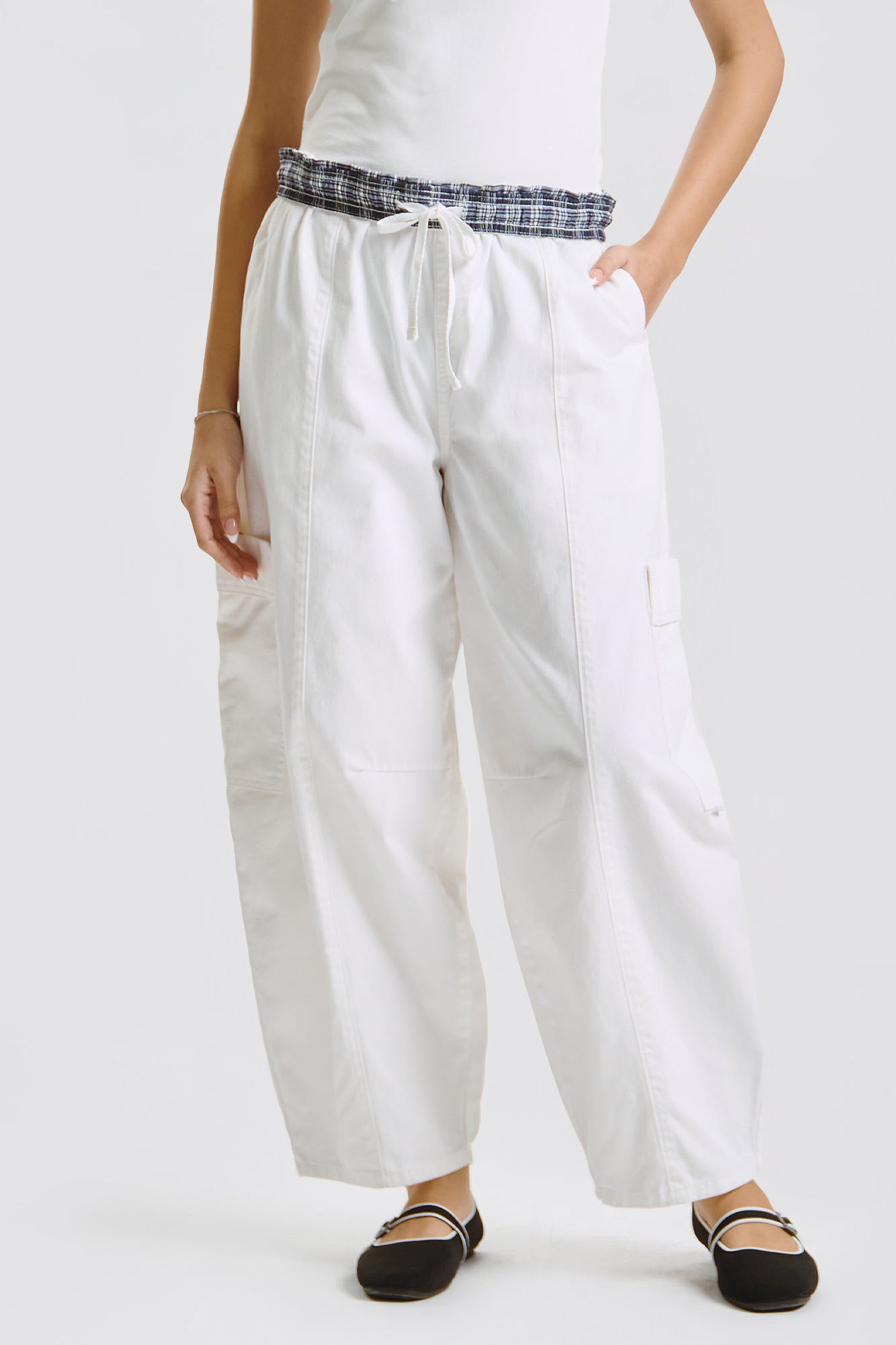 996439-Off White (3).jpg