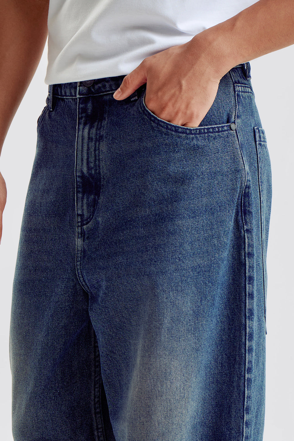 Baggy Fit 5-Pocket Jeans in Tinted Dark Indigo Wash