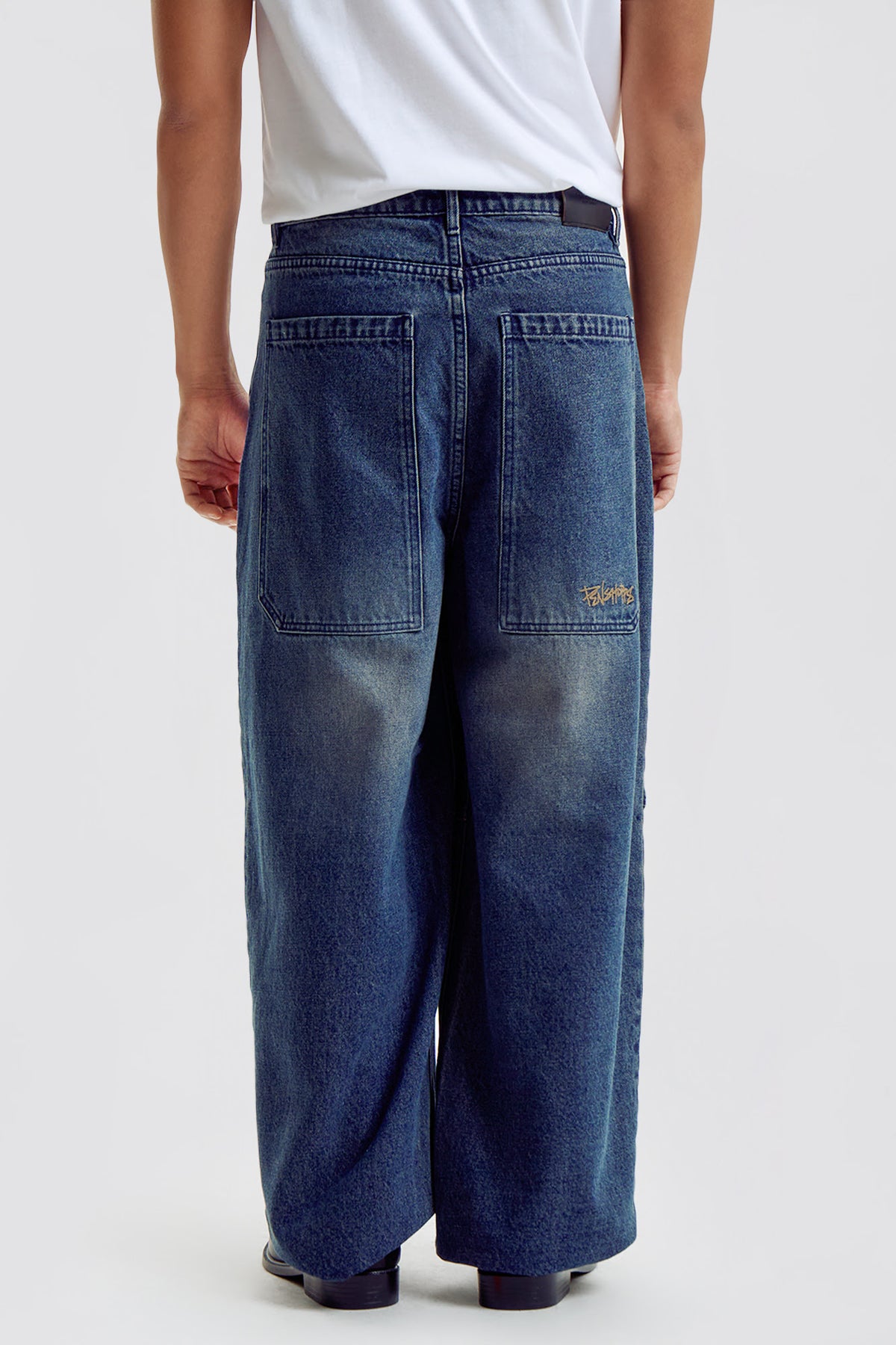 Baggy Fit 5-Pocket Jeans in Tinted Dark Indigo Wash