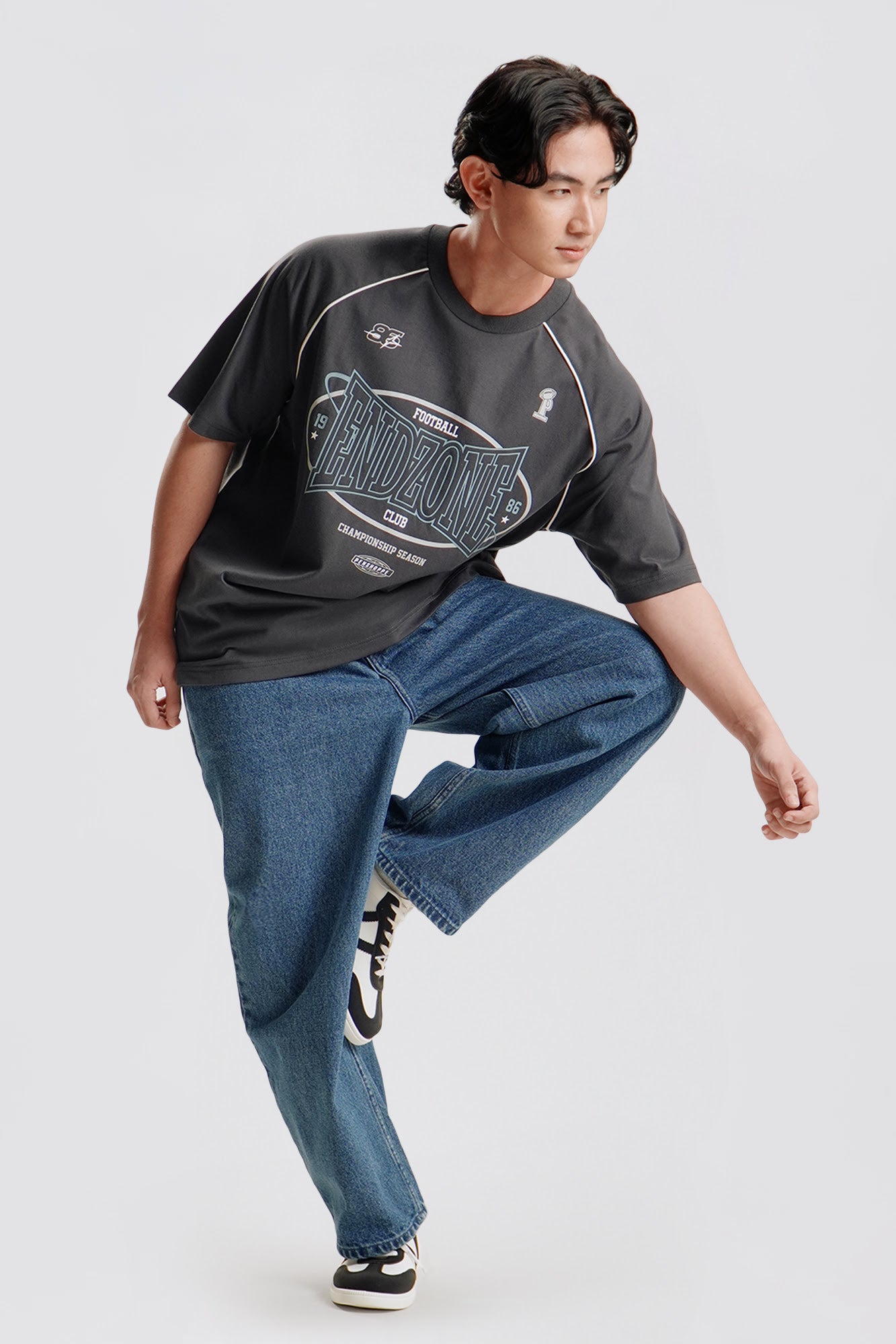 Endzone Relaxed Graphic T-Shirt – PENSHOPPE