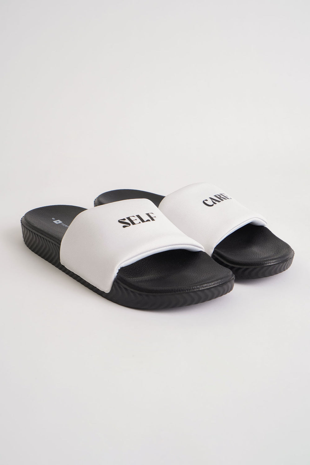 969476-Off White (2).jpg